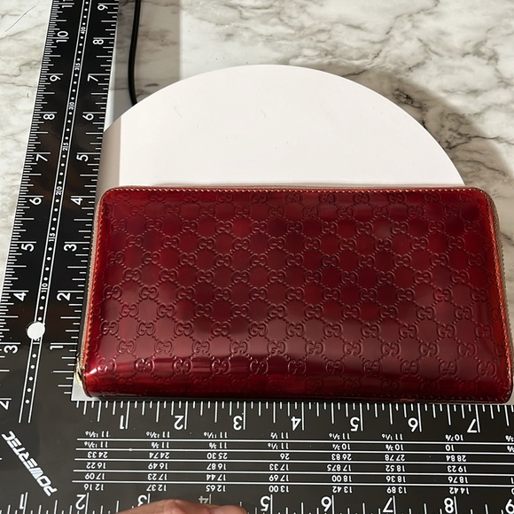 GUCCI PATENT LEATHER DEEP RED ZIP LONG WALLET. - Picture 13 of 17